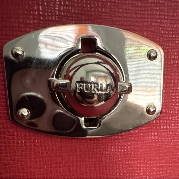 LAST CHANCE Furla Red Tote Bag with Saffiano Leather Finish - Picture 2 of 7